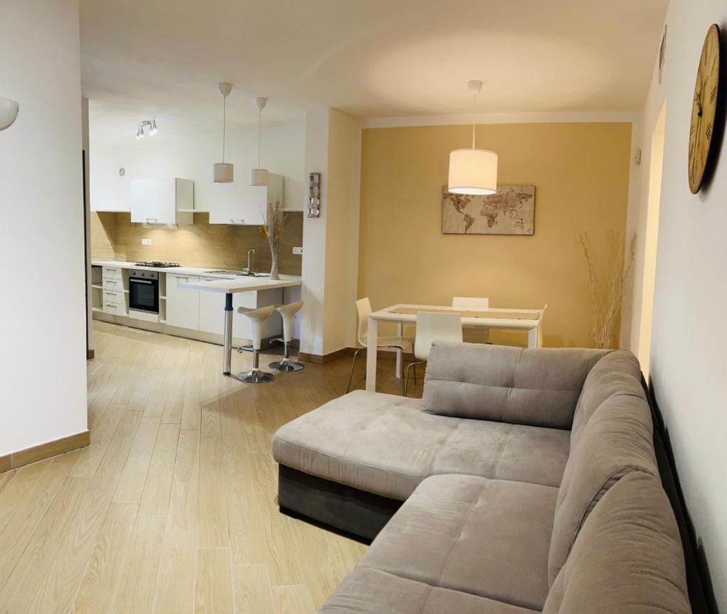Comecasa Modern Apartment In Historical Centre Асті Екстер'єр фото